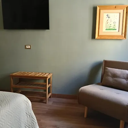 Gloria Mundi Apartment